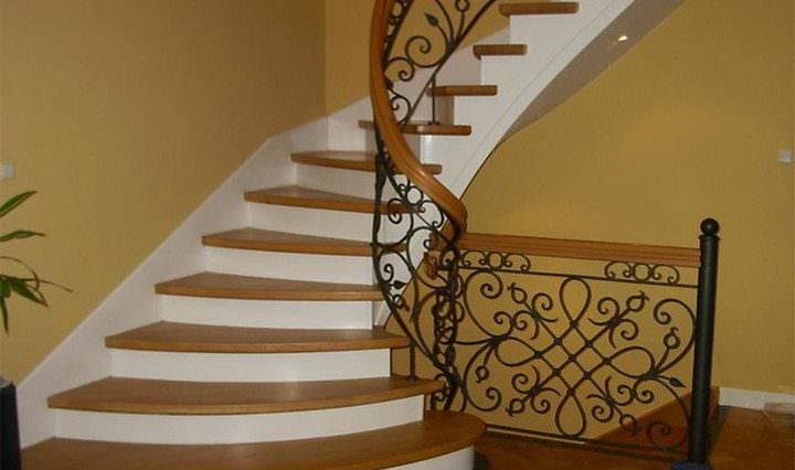 Деревянные ступени для лестниц: выбор материала и особенности отделки