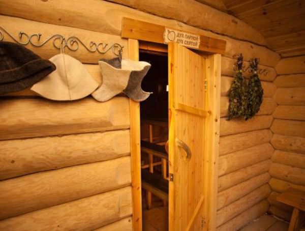 Дверь в баню своими руками: самостоятельная установка и возможные проблемы при монтаже – всё о банях