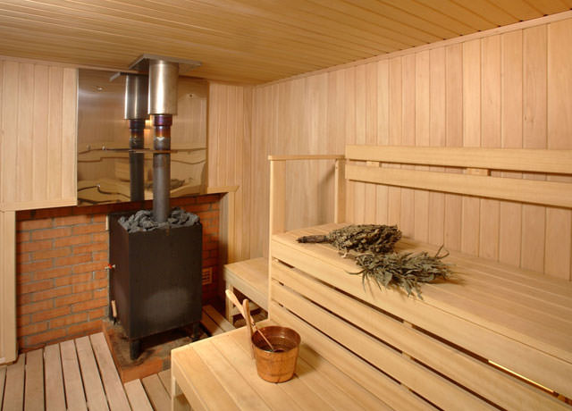 Дымит печь в бане: что делать, почему дымит печка, возможные причины, если идёт дым при открытой дверце – всё о банях