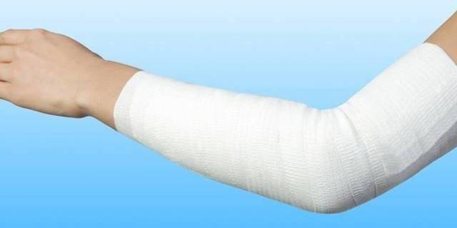 Эластичный бинт при варикозе: правила использования, виды (компрессионные, лаума, интекс), бинты после операции