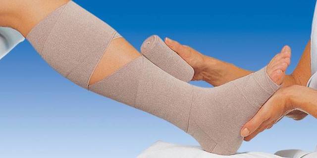 Эластичный бинт при варикозе: правила использования, виды (компрессионные, лаума, интекс), бинты после операции