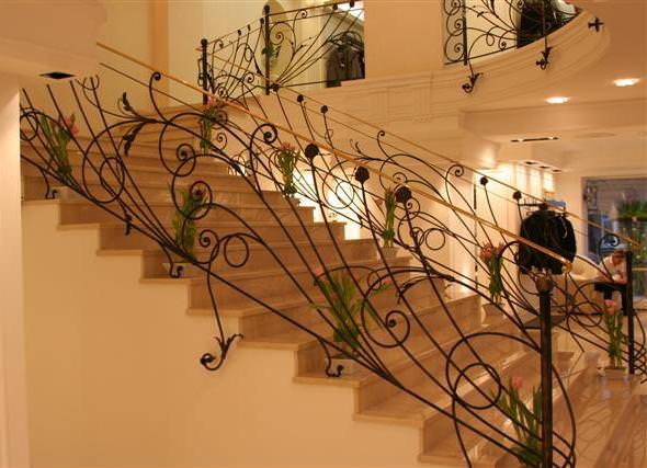 Эскизы кованых перил и особенности данного изделия