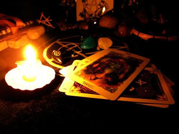 Есть ли у него любовница: гадание на верность на картах