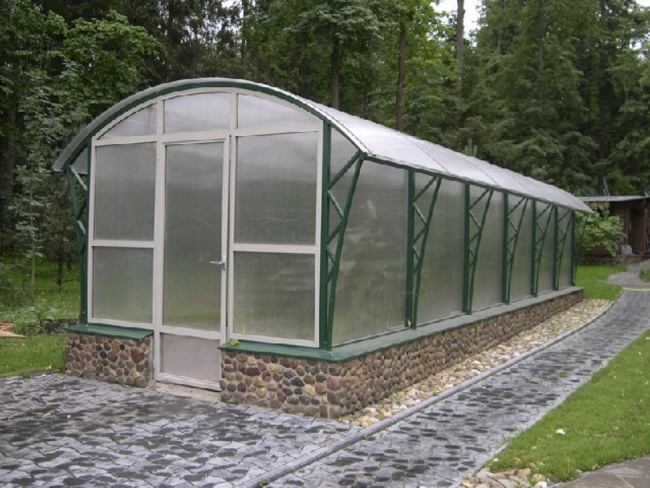 Фундамент для теплицы: назначение и характеристика основных видов