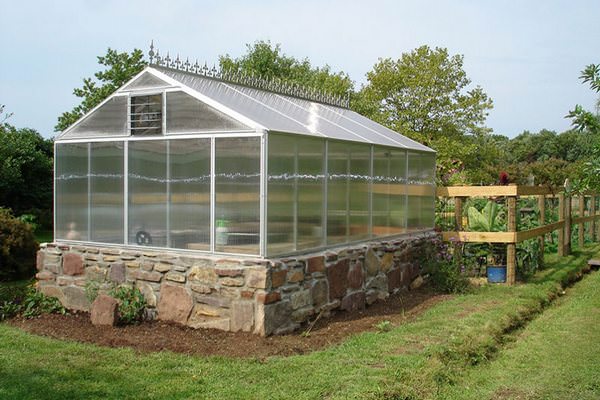 Фундамент под теплицу из поликарбоната: выбор вида и технология изготовления