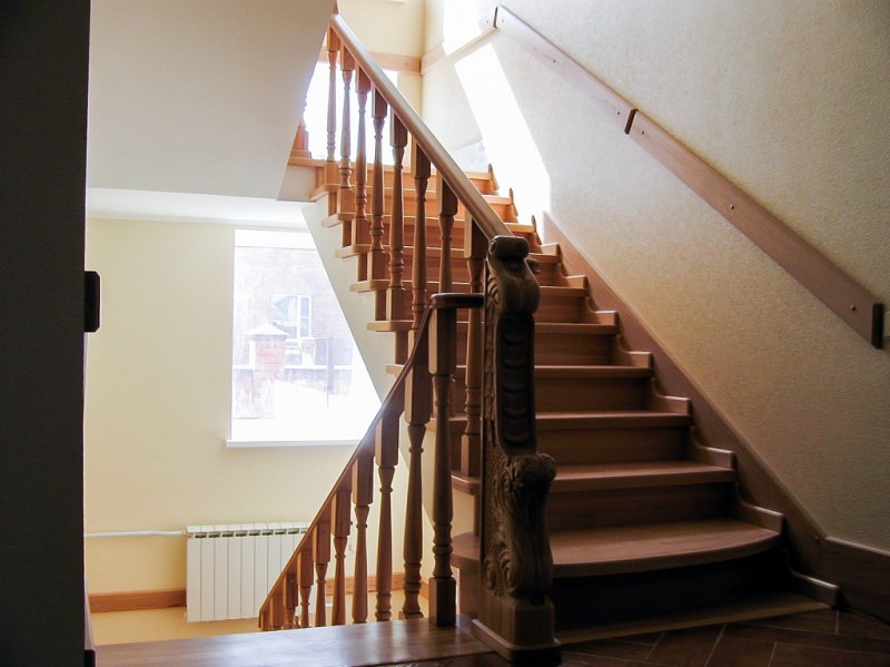 Где заказать изготовление деревянной лестницы по индивидуальному проекту