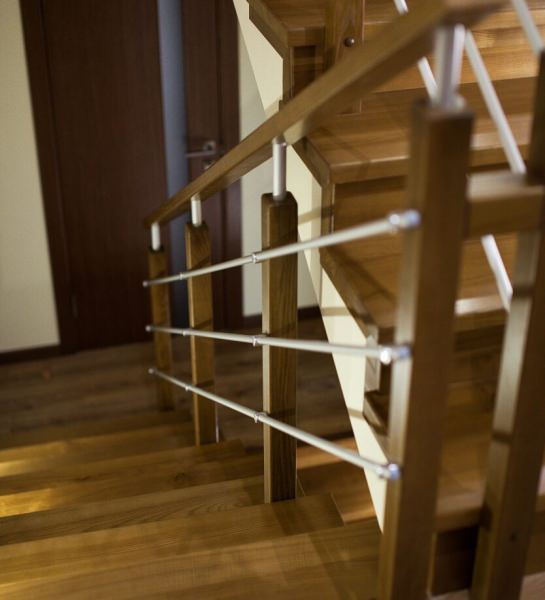 Где заказать изготовление деревянной лестницы по индивидуальному проекту