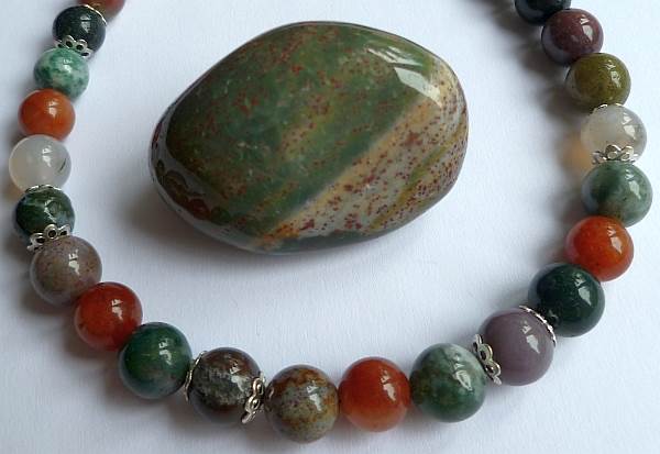 Гелиотроп — магический камень с разноцветными вкраплениями: все свойства