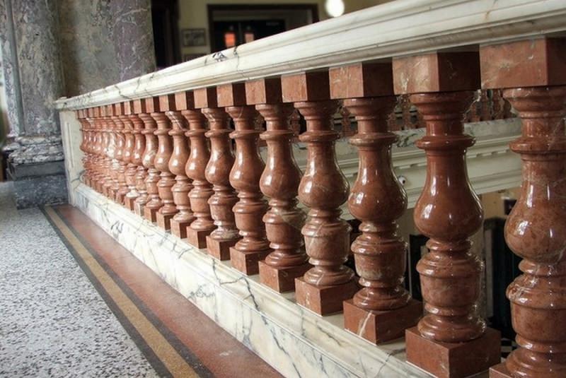 Гранитные балясины — преимущества натурального камня