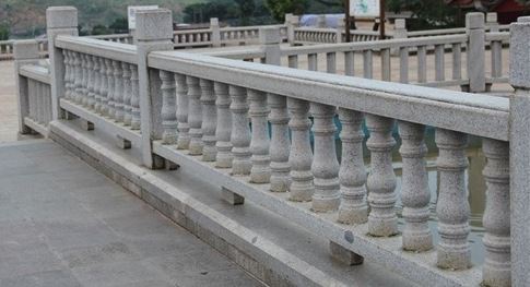 Гранитные балясины — преимущества натурального камня