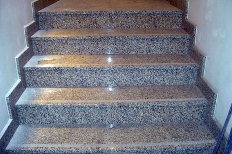 Гранитные ступени: сравнение с другими видами камня