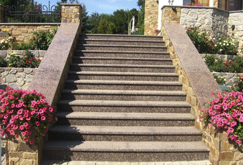 Гранитные ступени: сравнение с другими видами камня