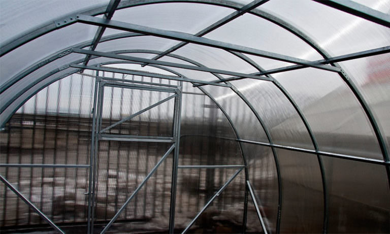 Характеристика и преимущества теплицы основа
