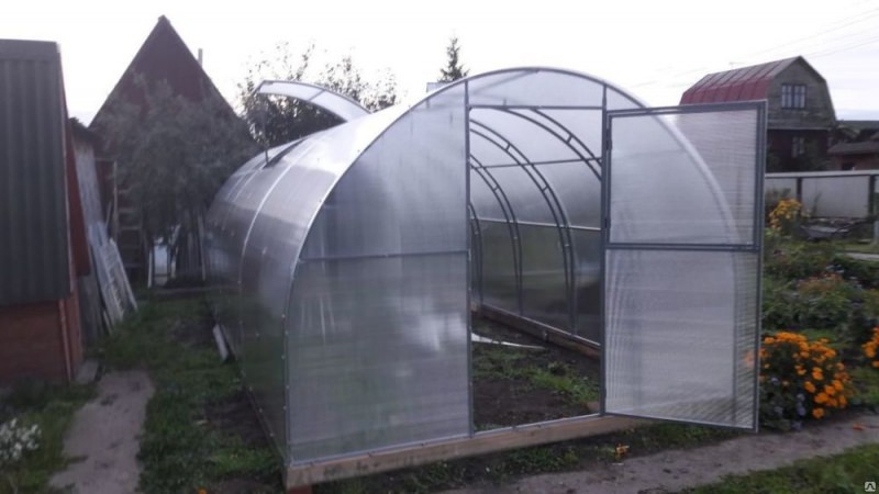 Характеристика и преимущества теплицы основа
