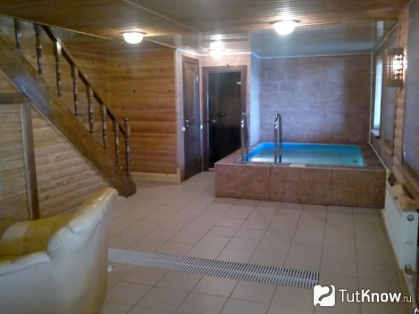 Кафель для бани на пол: плитка из змеевика, нескользящий керамогранит, какую керамическую плитку положить в парной, фото и видео – всё о банях