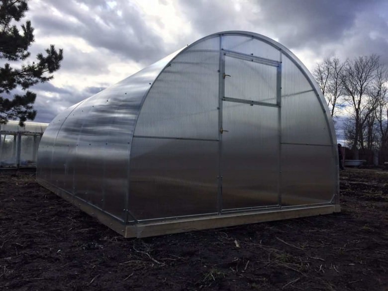 Как бороться с образованием конденсата в теплице?