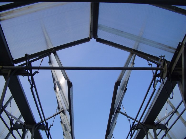 Как бороться с образованием конденсата в теплице?