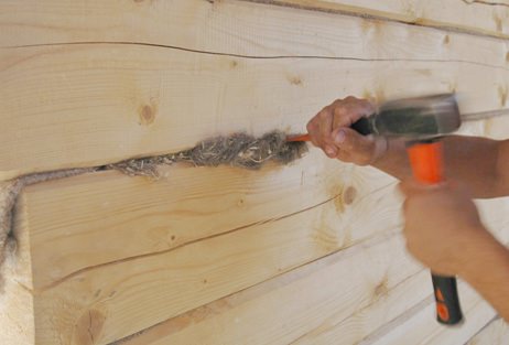 Как конопатить сруб – мхом, паклей, лентой и герметиками – всё о банях