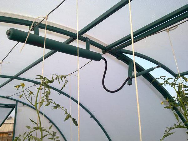 Как обустроить автоматическое открывание форточек в теплице своими руками