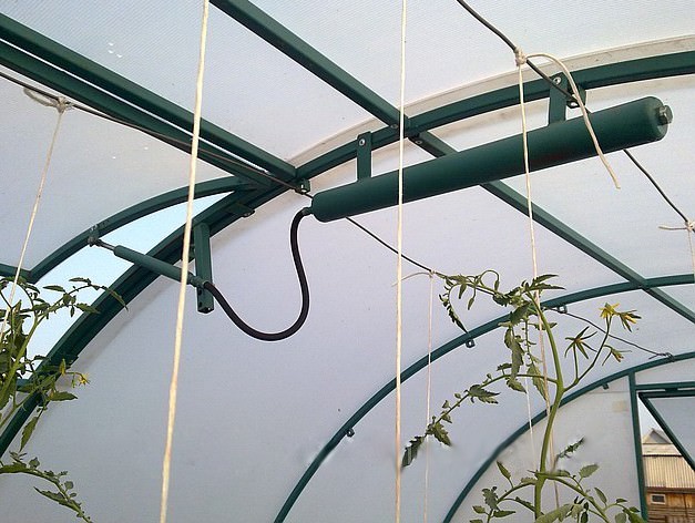 Как обустроить автоматическое открывание форточек в теплице своими руками