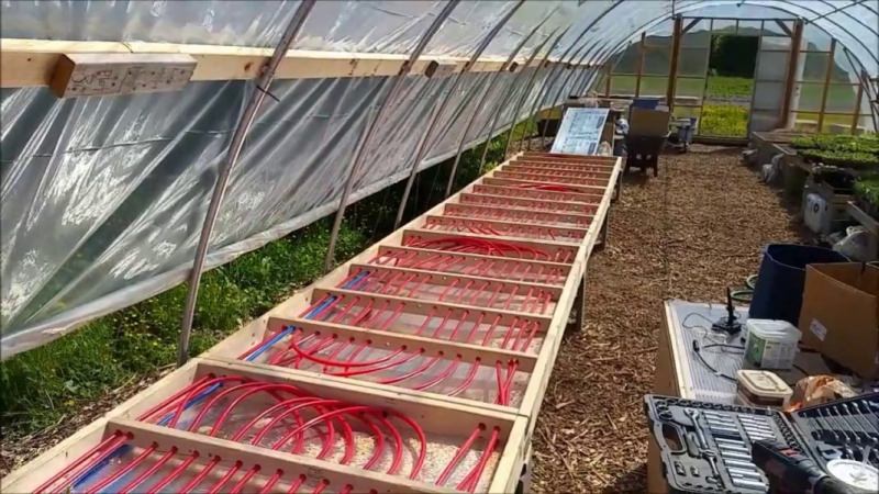 Как обустроить теплый пол в теплице?