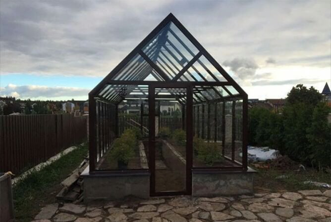 Как определить расстояние от забора до теплицы?