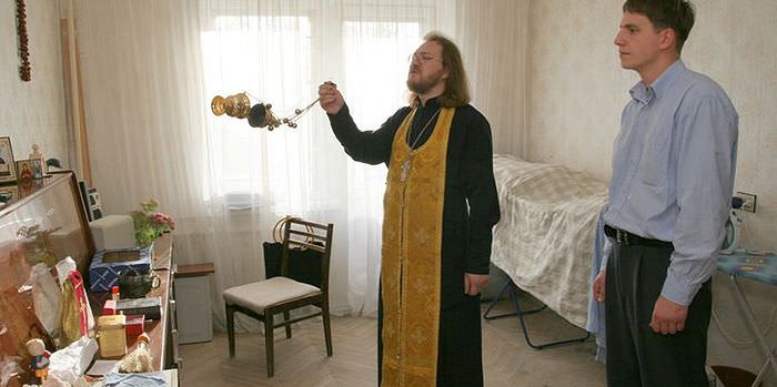 Как освятить квартиру самостоятельно и что для этого нужно