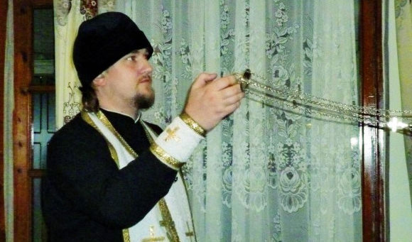 Как освятить квартиру самостоятельно и что для этого нужно