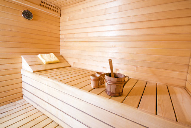 Как париться в бане правильно: как часто можно попариться в русской бане с веником для здоровья, как нужно парить, при какой температуре, сколько можно купаться – всё о банях