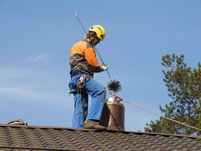 Как почистить трубу в бане: как прочистить дымоход от сажи в банной печи, чем чистить печь, чистка на фото и видео – всё о банях