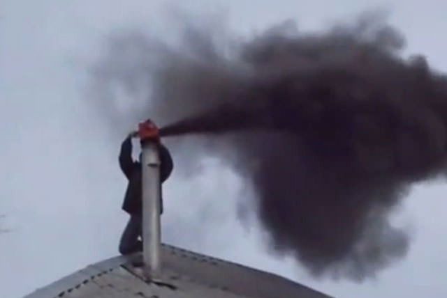 Как почистить трубу в бане: как прочистить дымоход от сажи в банной печи, чем чистить печь, чистка на фото и видео – всё о банях