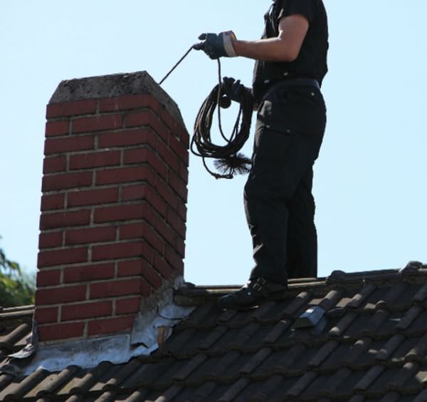 Как почистить трубу в бане: как прочистить дымоход от сажи в банной печи, чем чистить печь, чистка на фото и видео – всё о банях