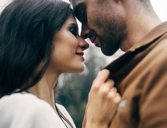 Как понять, что мужчина влюблен — характерные признаки, поведение, проявления в зависимости от знака Зодиака и возраста