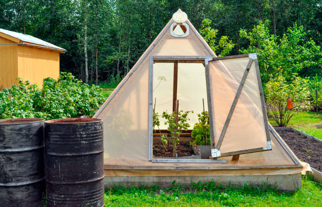 Как построить тепличные пирамиды на огороде своими руками