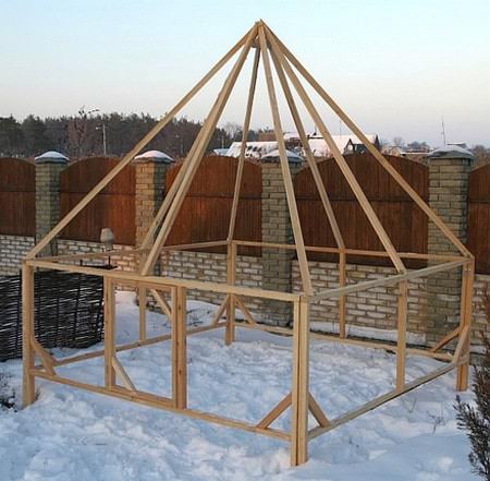 Как построить тепличные пирамиды на огороде своими руками