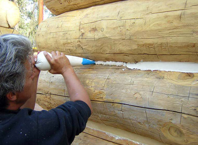 Как правильно конопатить баню: чем лучше проконопатить сруб из бревна, как законопатить паклей, чем протыкать, герметик конопатка джутом, фото и видео – всё о банях