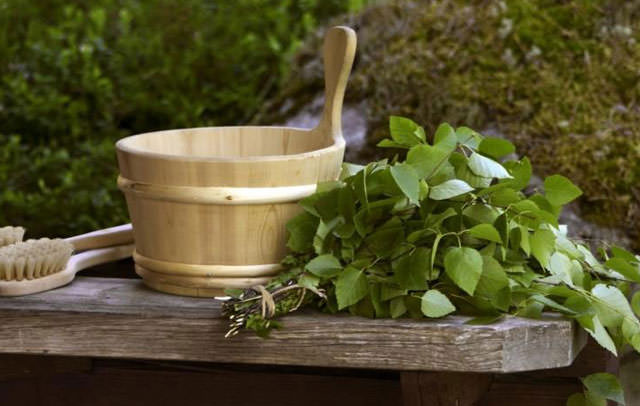 Как правильно запаривать веники для бани: как запарить дубовый веник или из других веток, как правильно замочить веник из дуба, как замачивать – всё о банях