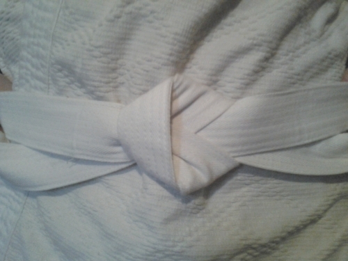 Как правильно завязать пояс на кимоно дзюдоиста: пошаговая инструкция