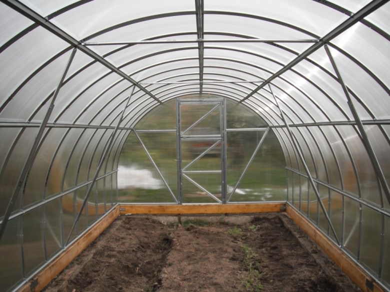 Как усилить теплицу: способы и особенности