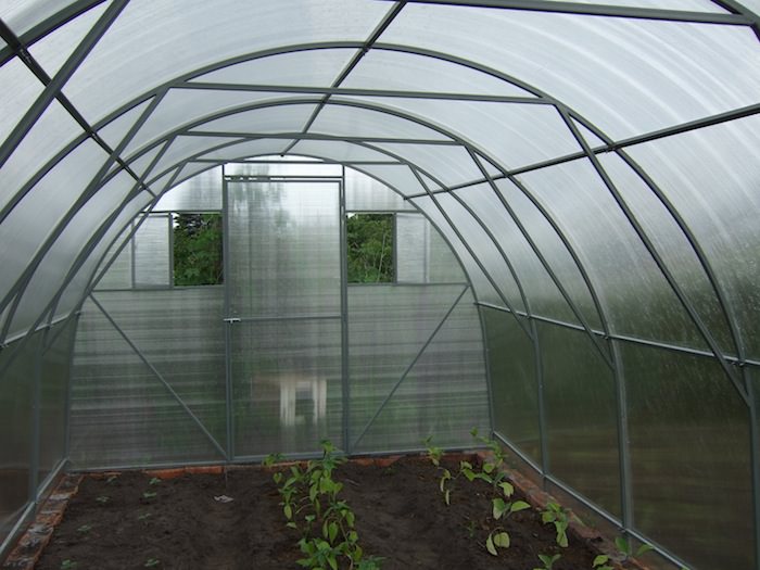 Как усилить теплицу: способы и особенности