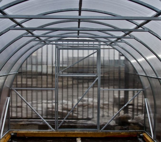 Как усилить теплицу: способы и особенности