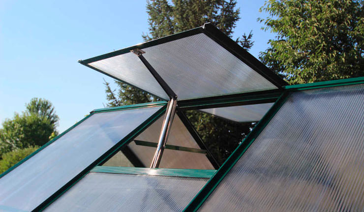 Как устанавливается форточка для теплицы?