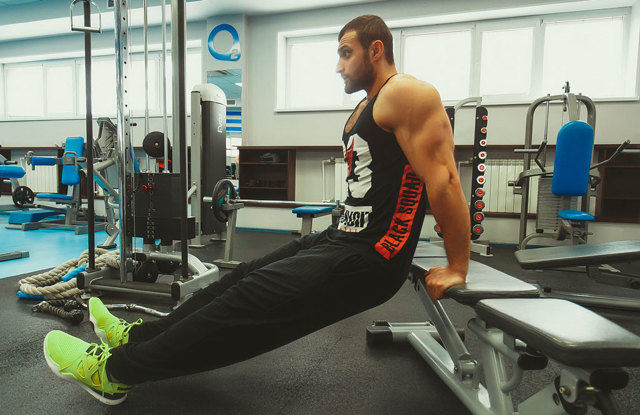 Как увеличить силу удара кулаком: упражнения на развитие силы и скорости, как правильно держать кулак при ударе