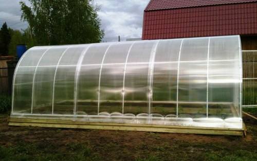 Какая теплица от производителя сотка считается самой лучшей?