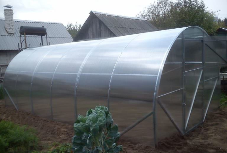 Какая теплица от производителя сотка считается самой лучшей?