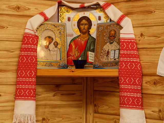 Какие иконы должны быть дома обязательно — особенности каждой комнаты, как организовать угол для молитвы