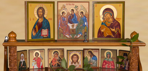 Какие иконы должны быть дома обязательно — особенности каждой комнаты, как организовать угол для молитвы