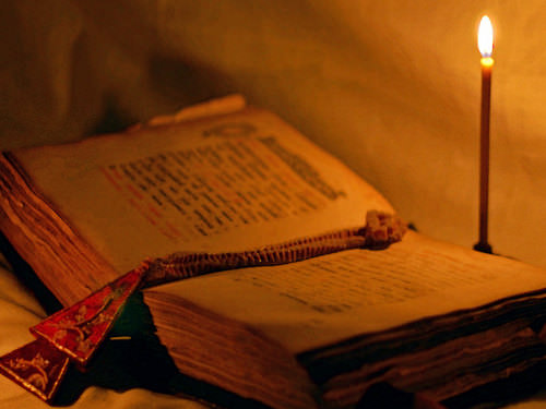 Какие молитвы читать в Великий пост дома?