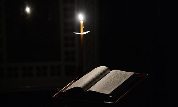 Какие молитвы читать в Великий пост дома?