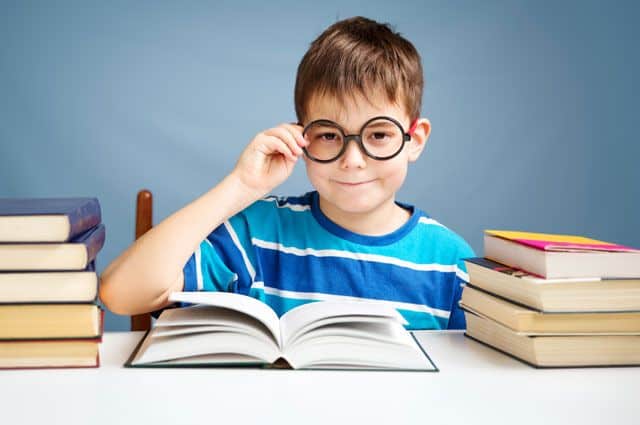 Какие ошибки родителей могут превратить ребёнка в изгоя